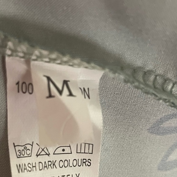 Sage green woman’s abstract short sleeve top size medium - Picture 5 of 6